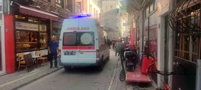 İnebolu'da kavga sırasında cam engelli gencin üzerine düştü