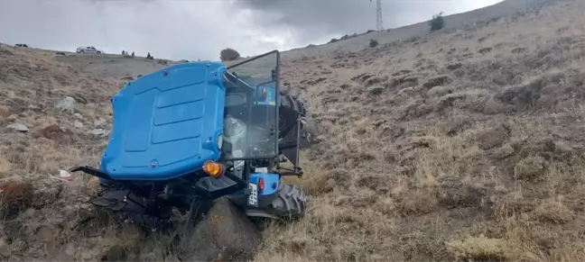 Erzincan'da Traktör Devrildi: Baba ve Oğlu Yaralandı