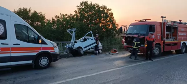 Çanakkale'de köprü bariyerlerine çarpan araçta bir kişi hayatını kaybetti