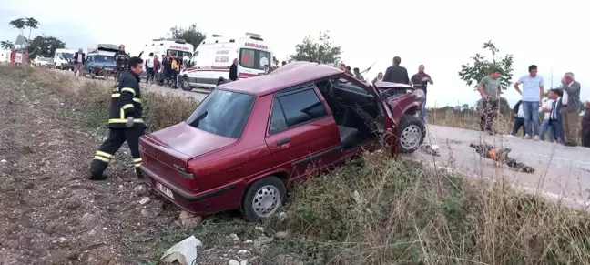 Samsun'da Minibüs ile Otomobil Kafa Kafaya Çarpıştı: 2 Yaralı