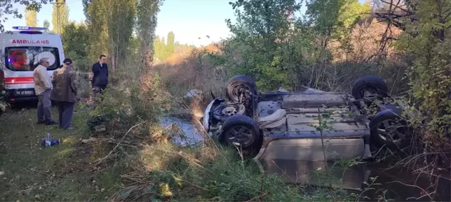 Sivas'ta Otomobilin Devrilmesi Sonucu 2 Kişi Yaralandı