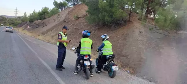 Gölbaşı Jandarması Motosiklet Sürücülerini Bilgilendiriyor