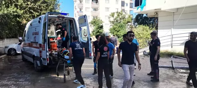 Antalya'da İnşaat Iskelesi Çöktü: 2 İşçi Yaralandı