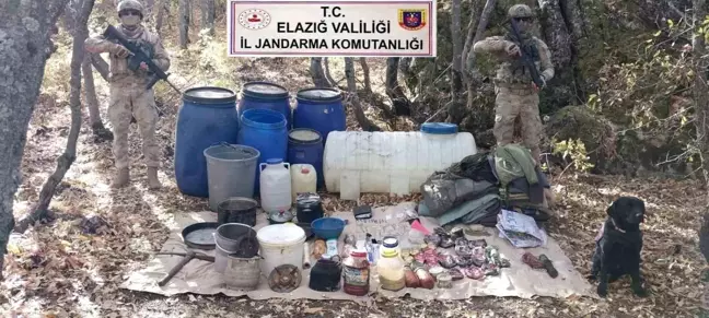 Elazığ'da teröristlere ait 2 sığınak imha edildi