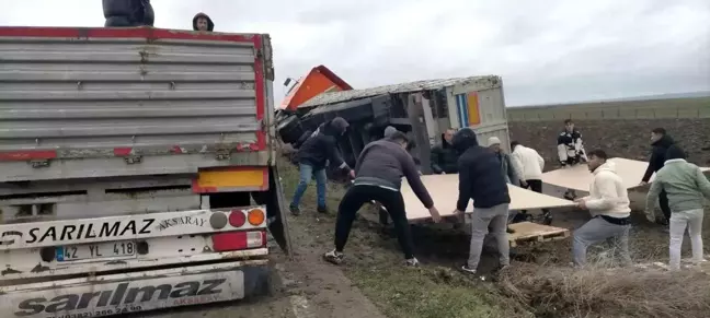 Tekirdağ'da Kontrolden Çıkan Kamyon Tarlaya Devrildi