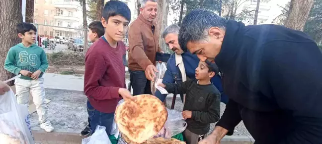 Okul Çıkışı Tandır Ekmek Satıyor