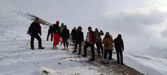 Cilo Sat Gölleri'nde Deprem Şehitleri Anısına Tırmanış