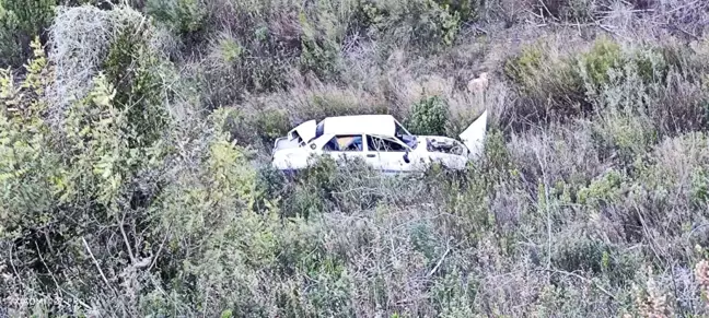 Antalya'da Kontrolden Çıkan Otomobil Şarampole Yuvarlandı: Sürücü Yaralı