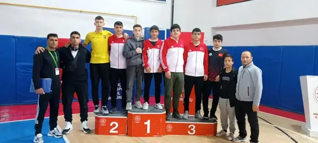 Bayburtlu Sporcular Bilek Güreşi İl Müsabakalarında Başarı Elde Etti