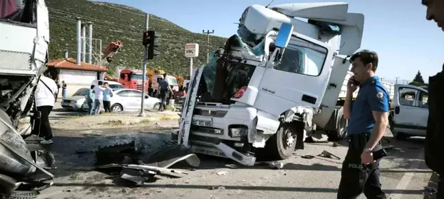 Denizli'de Trafik Kazası: 6 Yaralı
