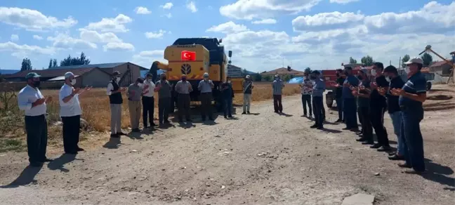 Aslanapa Ovası'nda hasat dönemi dualarla başladı