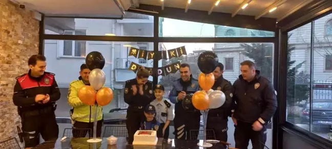 Son dakika haberi: Çekmeköy'de tümör tedavisi gören 10 yaşındaki çocuk, hayali olan polis üniformasına kavuştu