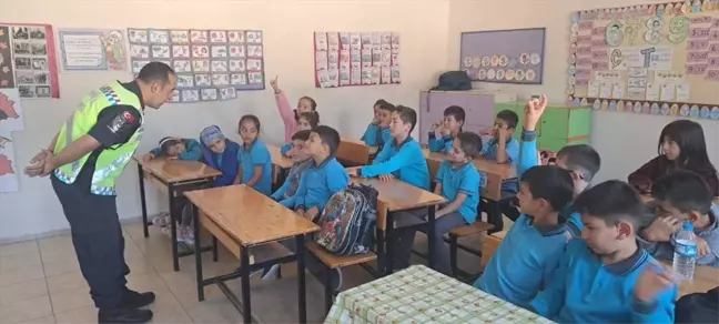 Amasya İl Jandarma Komutanlığı'ndan 102 İlkokul Öğrencisine Trafik Eğitimi