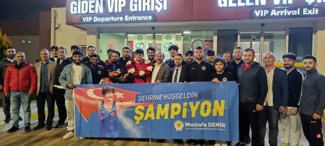 Samsun Büyükşehir Belediyesi Sporcusu Alperen Berber, Dünya Güreş Şampiyonası'nda ikinci oldu