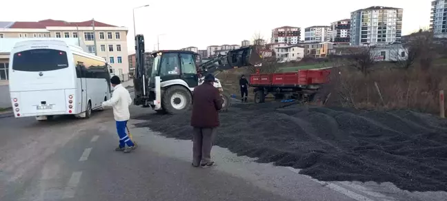 Edirne'de Devrilen Traktör Römorku Trafikte Aksamaya Neden Oldu