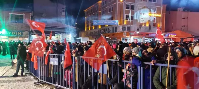 Sarıkamış'ta binlerce kişi şehitler için yürüdü