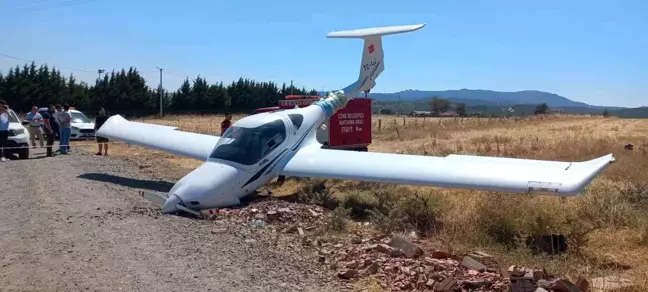 Çanakkale'de Eğitim Uçağı Tarlaya İniş Yaptı