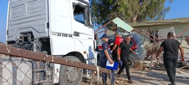 Tarsus'ta tırla cipin çarpışması sonucu 1 kişi hayatını kaybetti, 6 kişi yaralandı