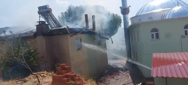 Manisa Selendi'deki Cami Lojmanında Yangın Çıktı