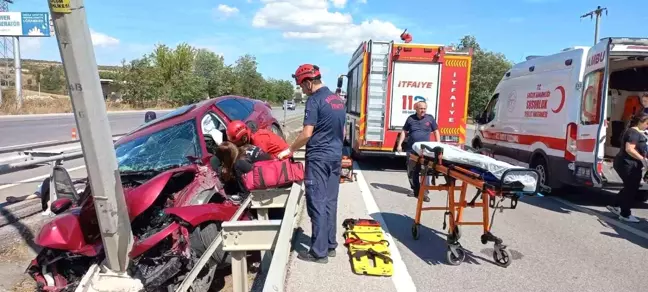 Balıkesir'de tek taraflı trafik kazası: 3 kişi yaralandı