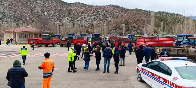 Nallıhan'da Traktör Sürücülerine Reflektör Dağıtıldı