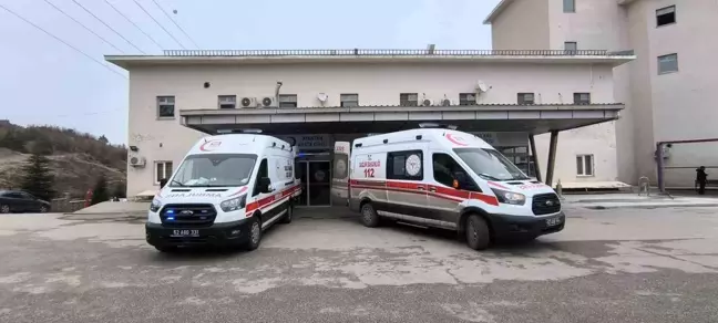 Tunceli'de Baba ve Oğlu Trafik Kazasında Yaralandı