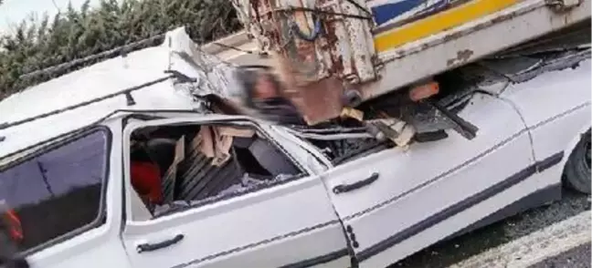 TIR'ın altına giren otomobilin sürücüsü öldü