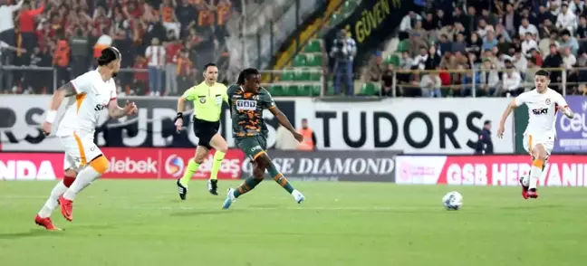 Spor Toto Süper Lig: Alanyaspor: 1 Galatasaray: 2 (İlk yarı)