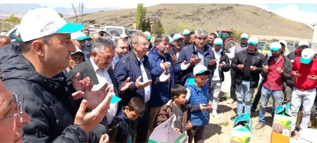 Develi Bölgesinde Şeker Pancarı Tohumları Toprakla Buluşmaya Başladı