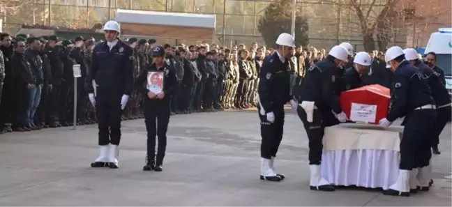Silah Arkadaşı Şehit Eşini Son Yolculuğuna Uğurladı