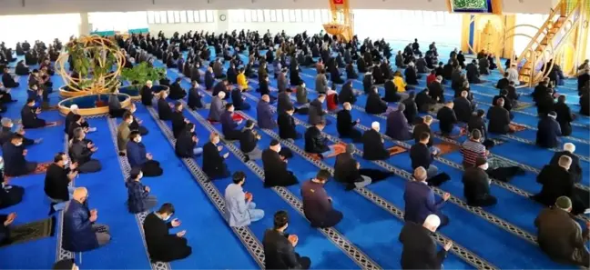 Erzincan'da depreminde hayatını kaybedenler için mevlit okutuldu