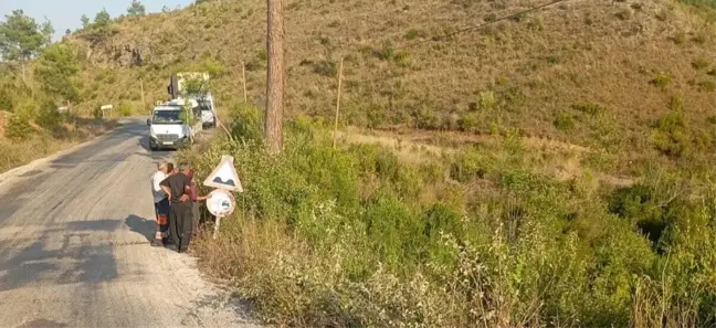 Okul servisi kamyona çarpmamak için manevra yaparken devrildi: 8 öğrenci yaralandı