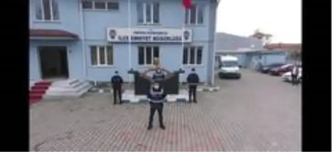 Sındırgı polisinden 'Evde Kal' klibi