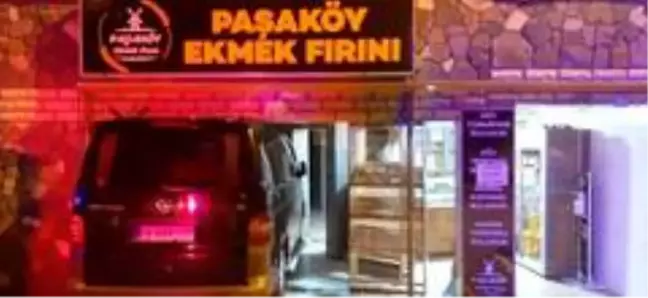 Bolu'da kontrolden çıkan minibüs ekmek fırınına girdi