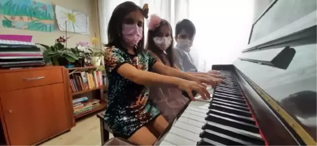 Minik piyanistler uluslararası yarışmada 3'üncü oldu