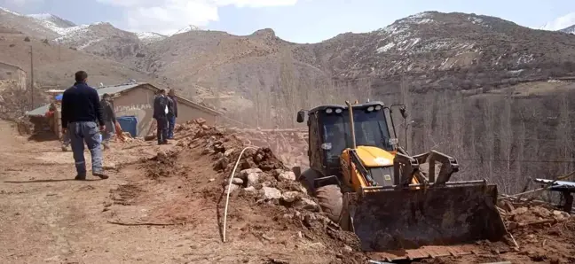 Halkapınar'da ahır çöktü 1 inek telef oldu