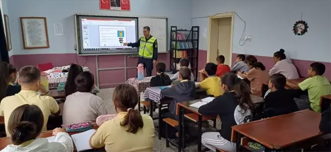 Edirne Jandarma Komutanlığı Öğrencilere Trafik Eğitimi Veriyor