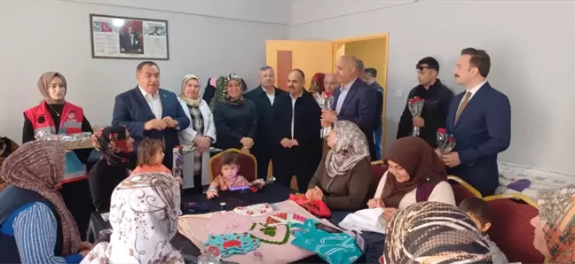 AK Parti Milletvekili Şimşek, Malazgirt'te Kadınlar Günü'nü kutladı
