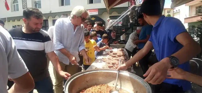 Tokat Yeşilyurt'ta Muharrem Ayı Dolayısıyla Vatandaşlara Aşure İkram Edildi