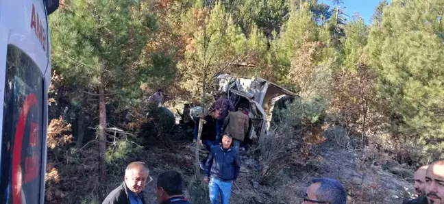 Burdur'da Freni Patlayan Kamyon Uçuruma Uçtu, Sürücü Ağır Yaralı