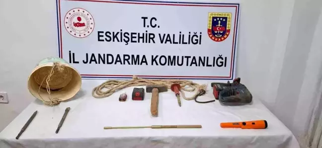 Eskişehir'de Kaçak Kazı Yapan İki Şüpheli Suçüstü Yakalandı