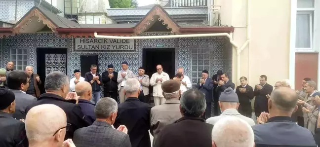 Hisarcık'tan hacı adayları dualarla uğurlandı