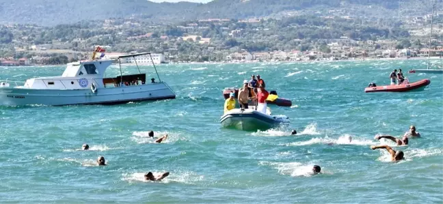 Başkan Soyer, yüzerek mesaj verdi Açıklaması