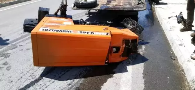 Traktör ile hafif ticari araç çarpıştı: 2'si çocuk 9 yaralı