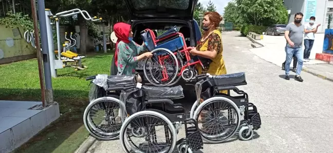 Özel öğrenciler bağışçıların hediyesi sandalyeler ile sevindi