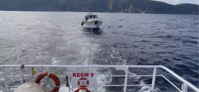 Çanakkale'de sürüklenen yat kurtarıldı