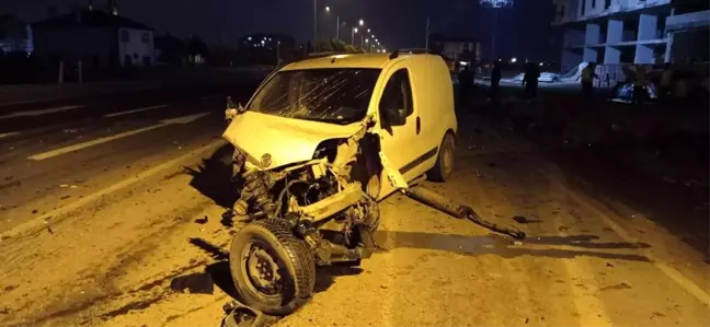 Araçların hurdaya döndüğü kazada 3 kişi yaralandı