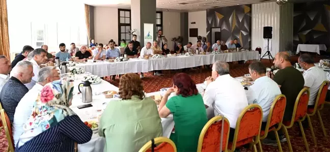 Kartepe Belediye Başkanı Mustafa Kocaman Muhtarlarla Bir Araya Geldi