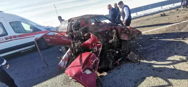 Ağrı'da Otomobil Kazası: 2 Kişi Yaralandı