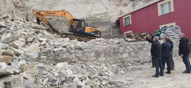 Uludere Belediyesi, heyelan nedeniyle zarar gören vatandaşa yardım edecek